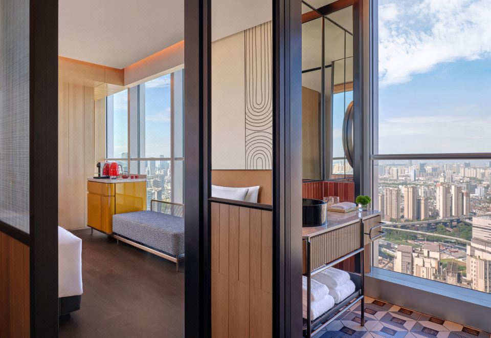 1 King Bed, City View, Corner, Deluxe