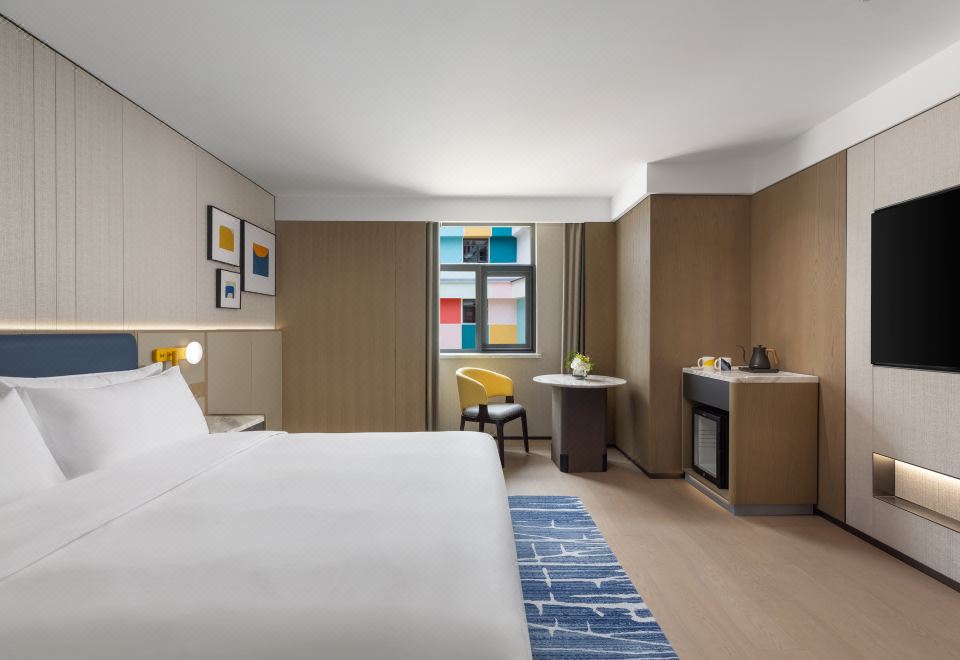 Deluxe Queen Room