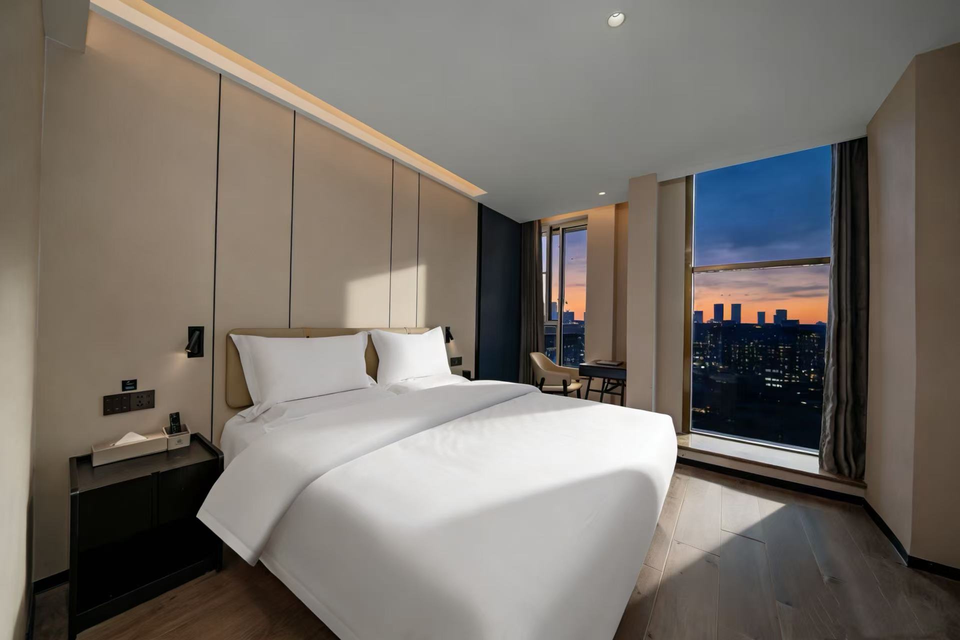 康巴什丨雅致大床房「智能客控+护脊床垫+电动窗帘」