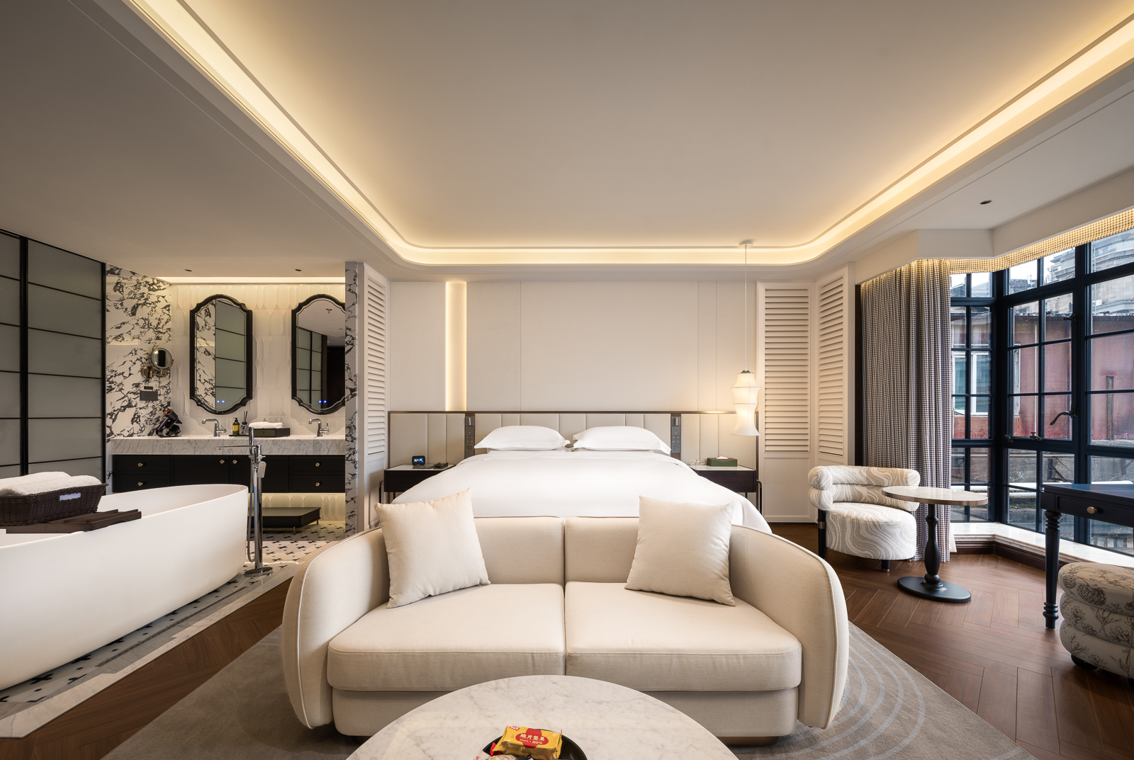 Exclusive Shanghai Style Double Vanity Open Bath Tub Double Bed Room