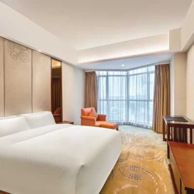 高級大床套房 佛山皇冠假日酒店優惠
