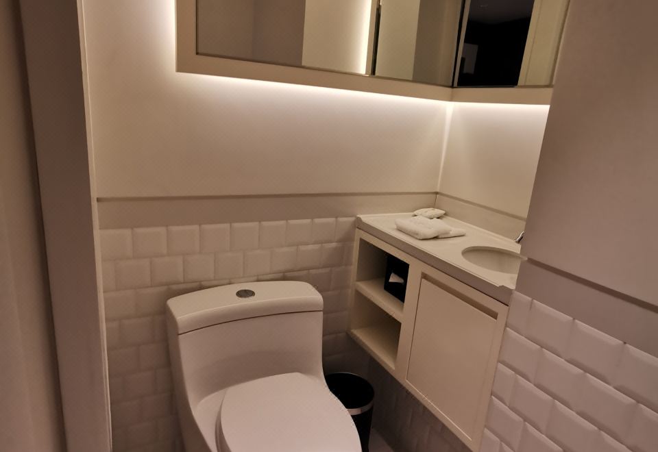 Jinling ResortGuestroom - Garden-View (2 Beds)