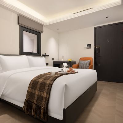 莫寧丨舒適大床房『新風系統+定製親膚棉品+安靜睡眠』 K·W高空觀景飯店（重慶解放碑步行街洪崖洞店）優惠