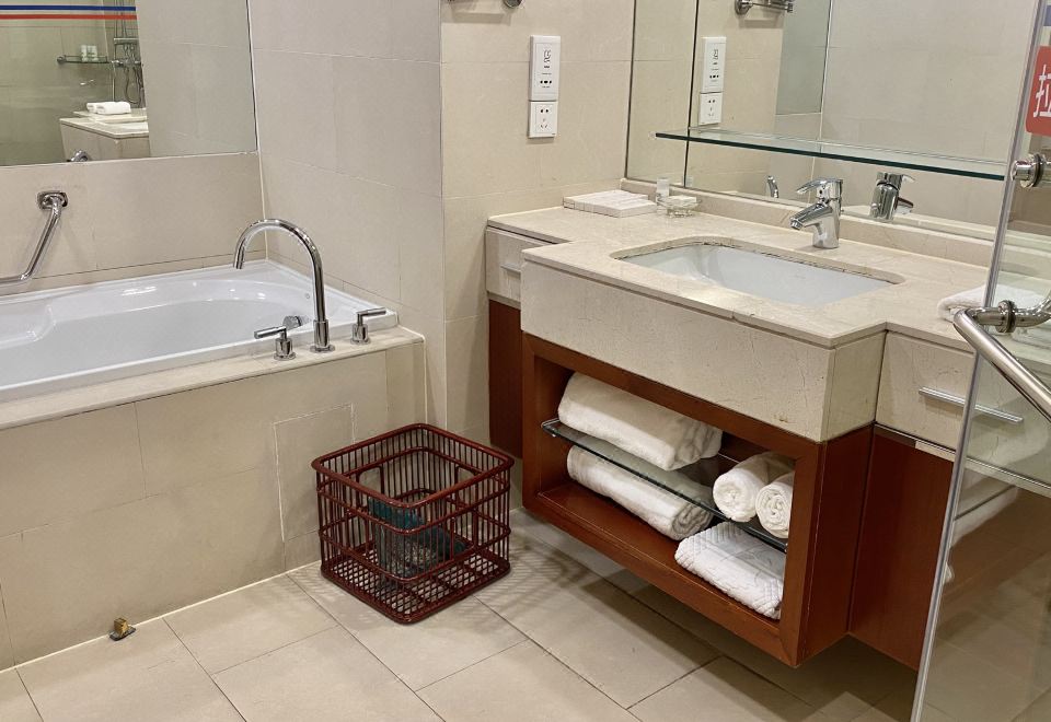 East Lake Hotel WuhanBaihua 2# Scenic Studio