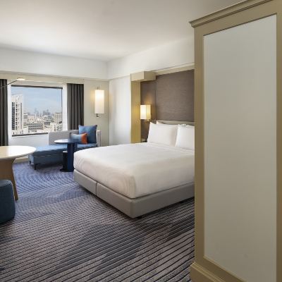 甄選特大床房可使用休息室-禁菸 Crowne Plaza 曼谷隆比尼公園皇冠假日飯店優惠