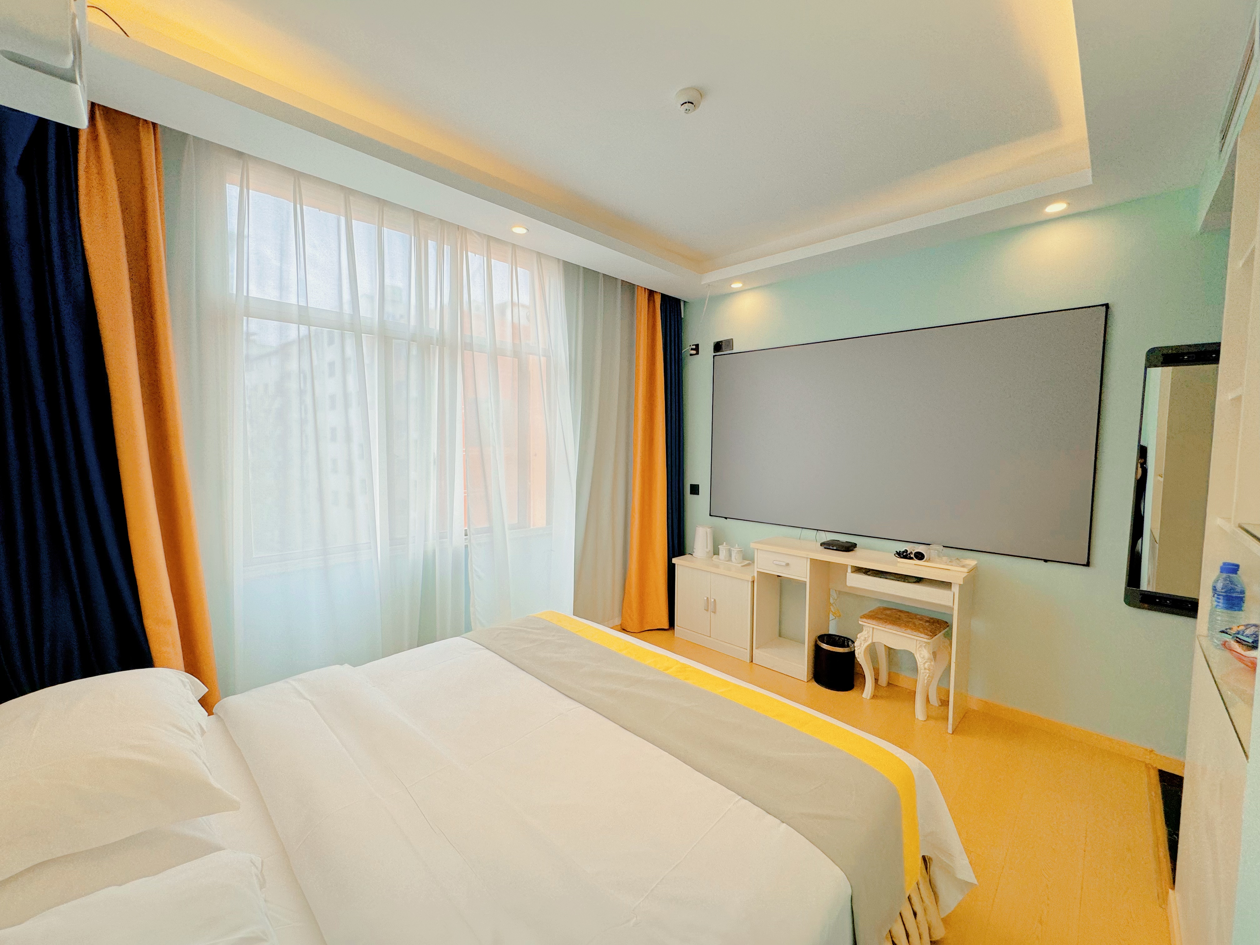 静谧.智能影音单间（影院级放映机+4K投屏+100寸巨幕观影+智能客控）