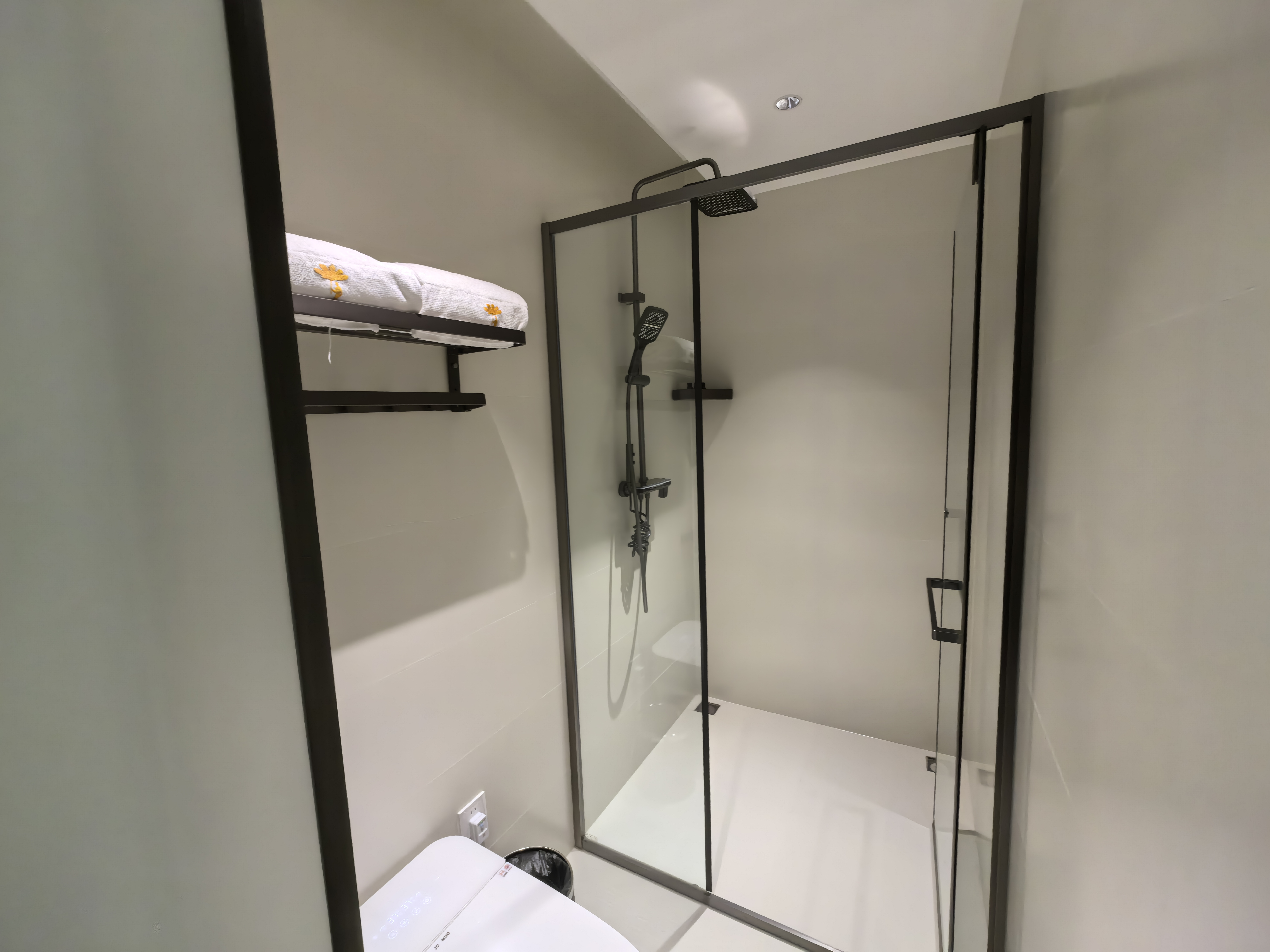 四季阳光?Night静谧双床房【电视投屏+乳胶床垫】