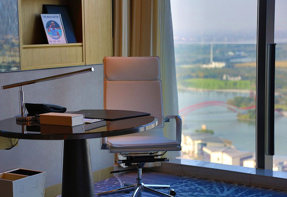 Renaissance Suzhou Wujiang HotelDeluxe Lake-view Twin Room