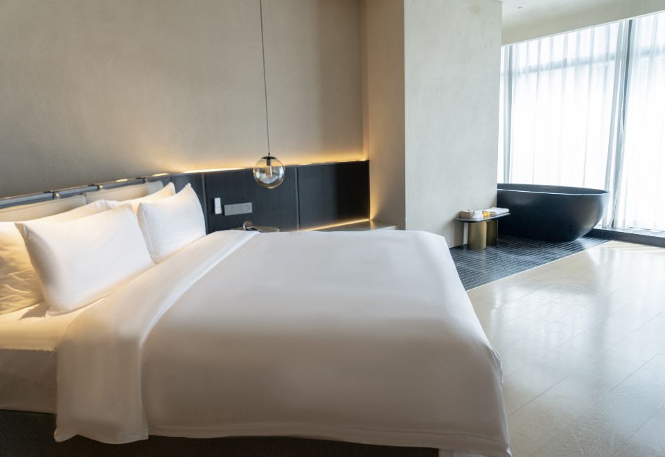ICON LAB Hotel Shenzhen FutianICON Sea View Queen Bed Room