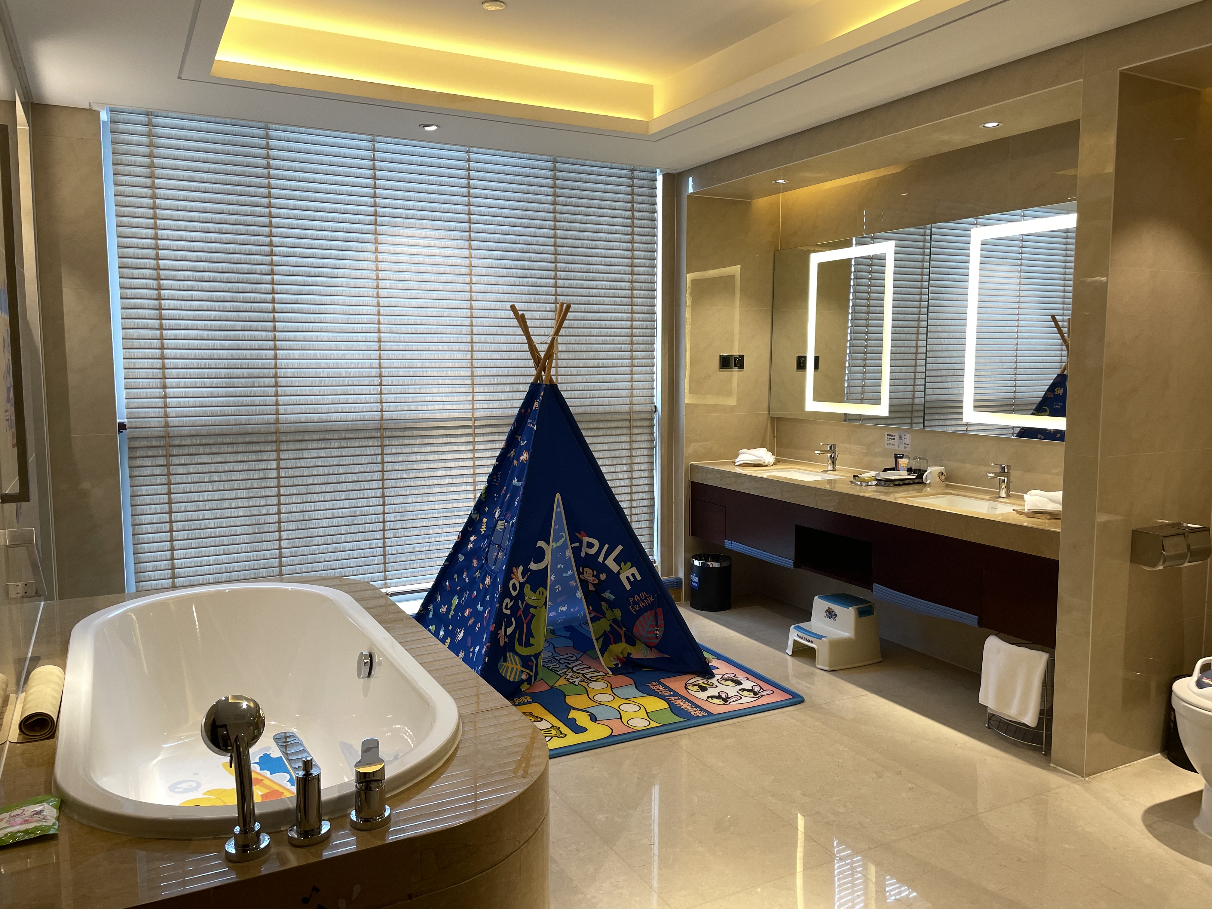 行政家庭亲子房