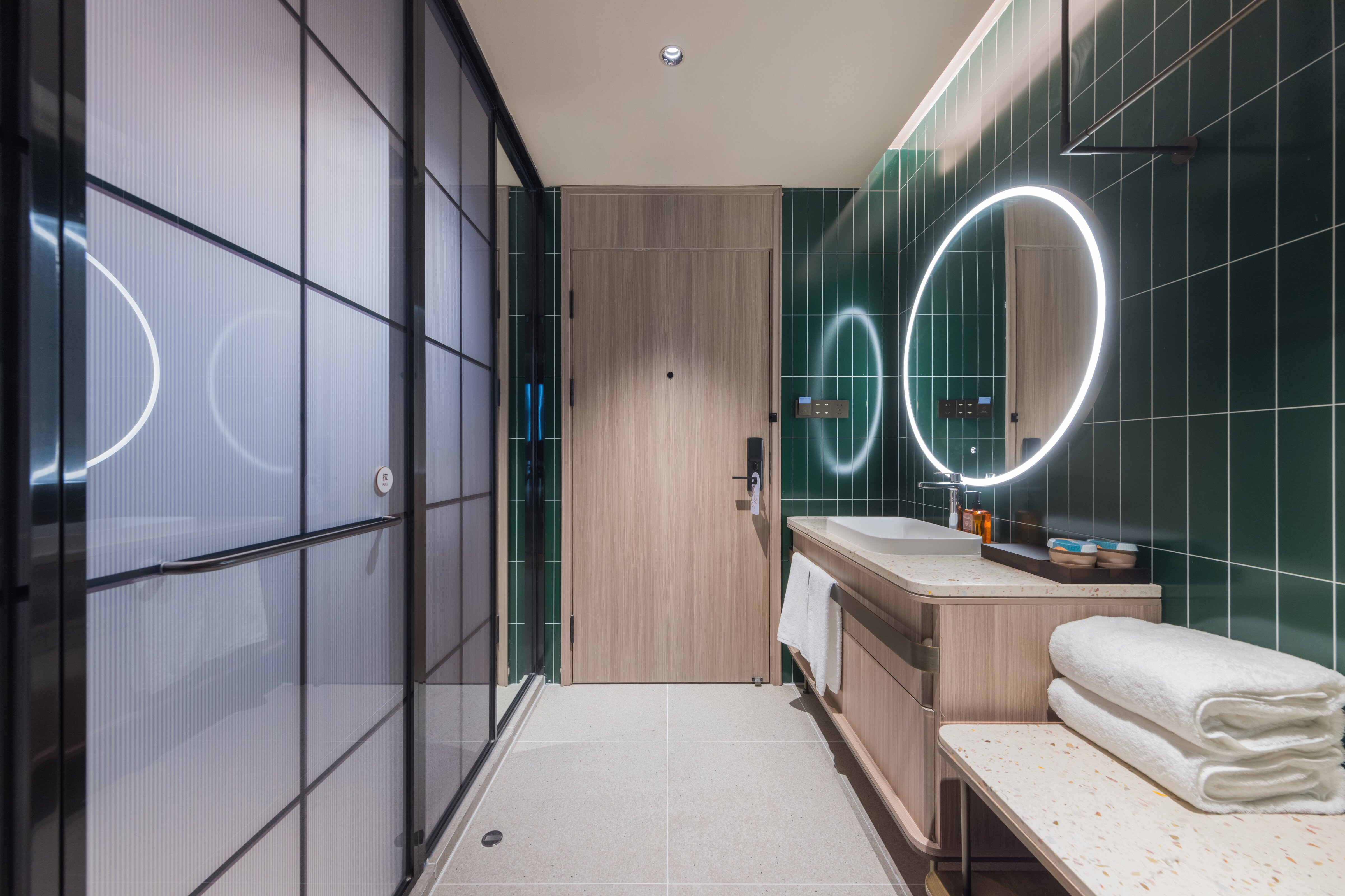 精选大床房（落地窗+65寸投屏电视+冰箱）