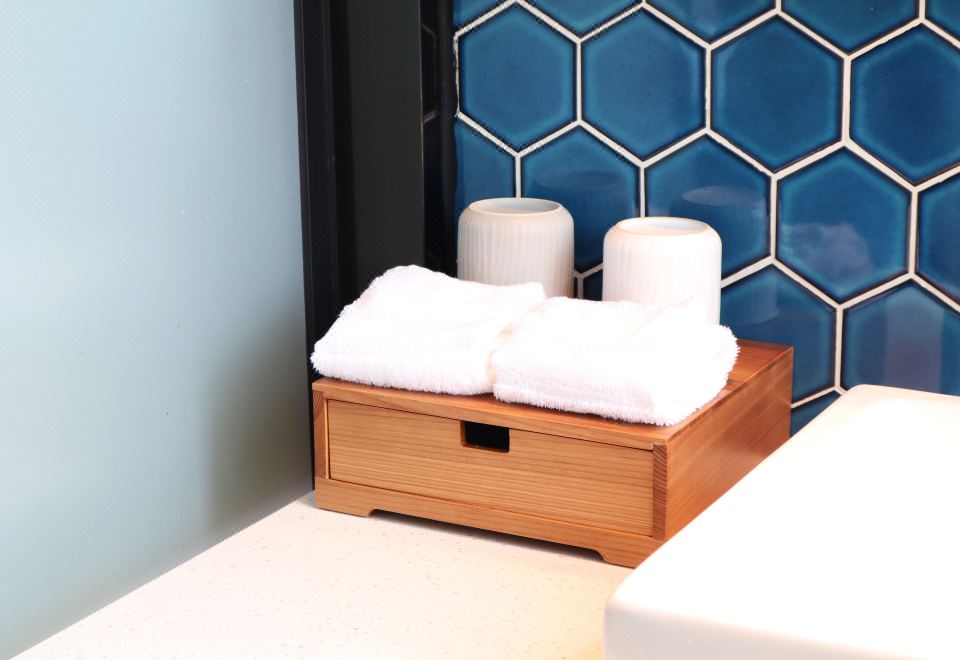 心泊湖景大床房