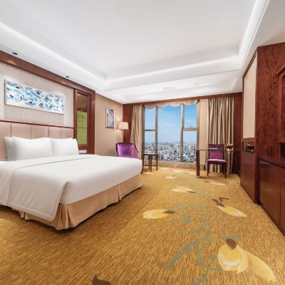 豪華大床房【180°全視野落地窗｜治癒系慵懶大沙發】 東莞滙麗華酒店優惠