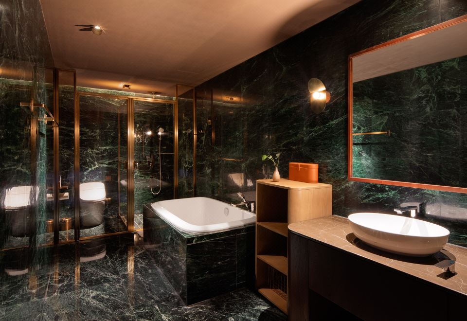 豪華露臺遠景家庭套房