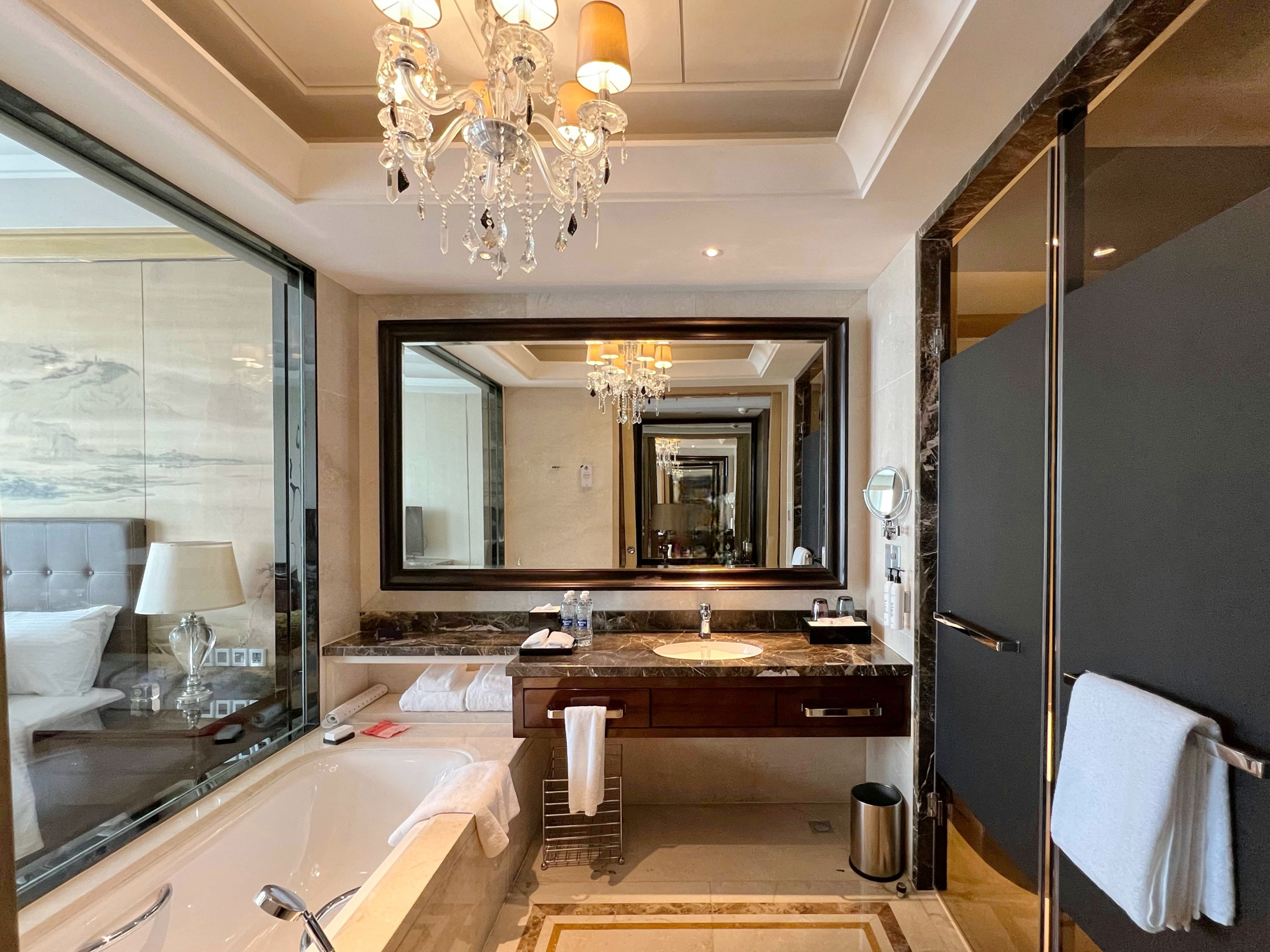 家庭豪华套房（两室一厅+衣帽间+双衞）