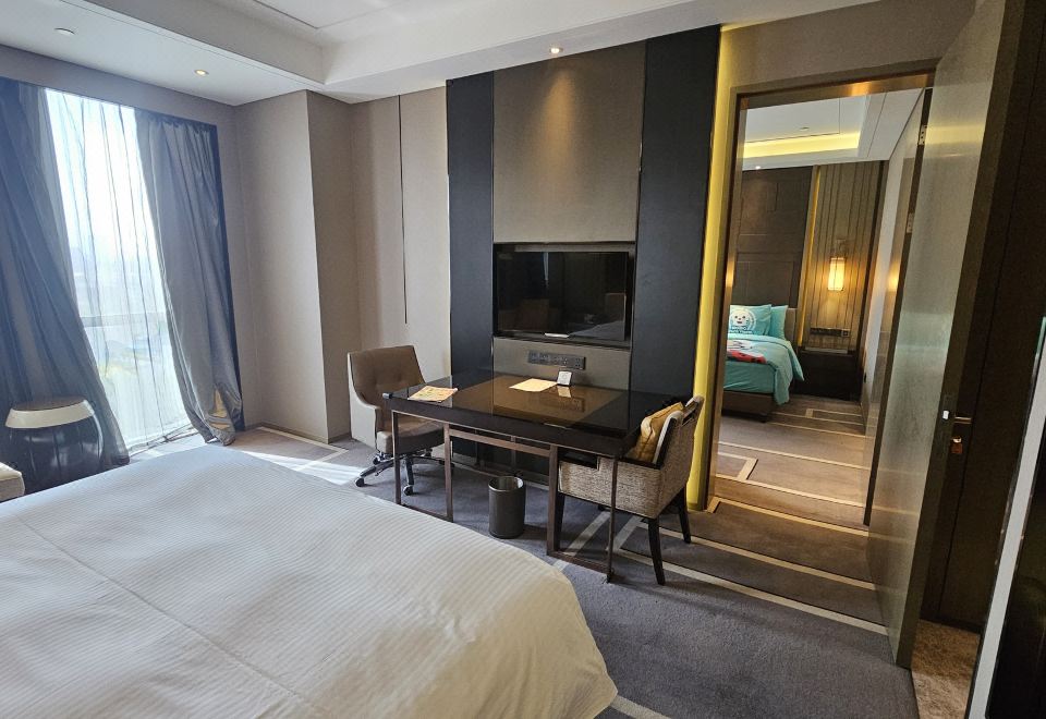 豪华亲子连通房（帐篷顶+摇摇马+小童洗护用品）