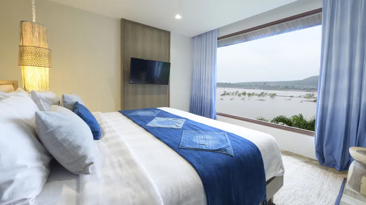 ห้องดีลักซ์คิงสวีทวิวแม่น้ำ