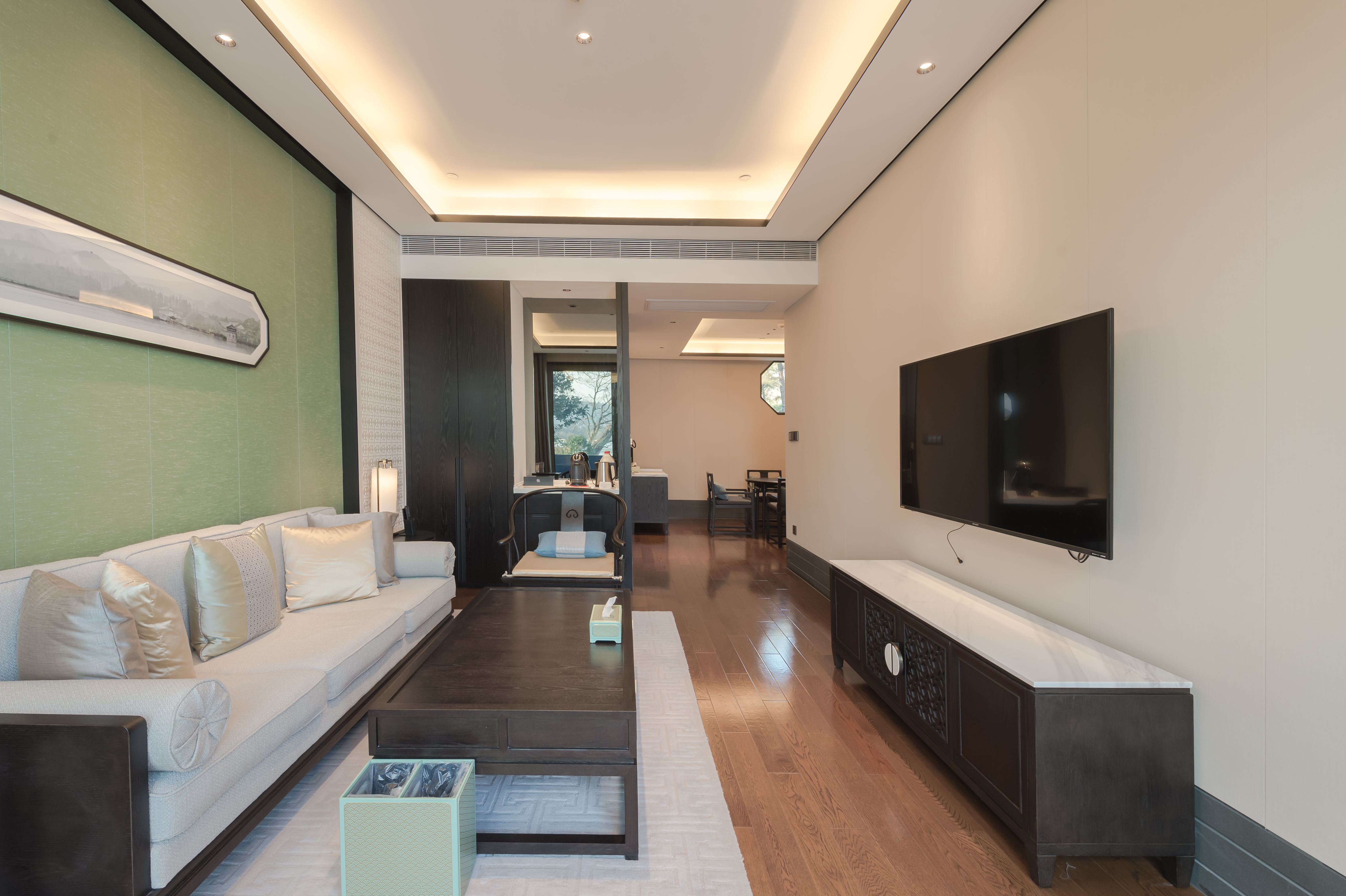 揽湖套房（180度西湖景观）