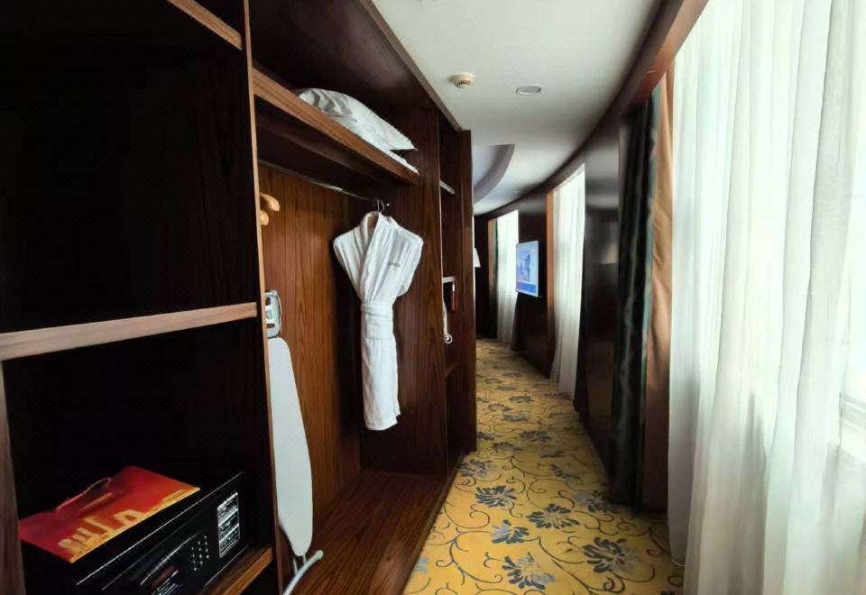 行政套房（55寸高清液晶投屏电视）