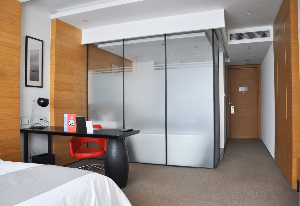 豪华双床房『休闲办公桌椅+小冰箱』