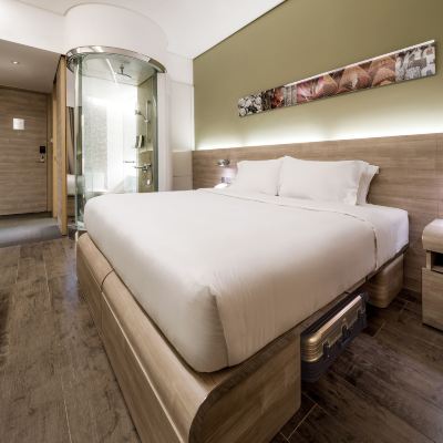 w.客房-大床 旺角薈賢居優惠