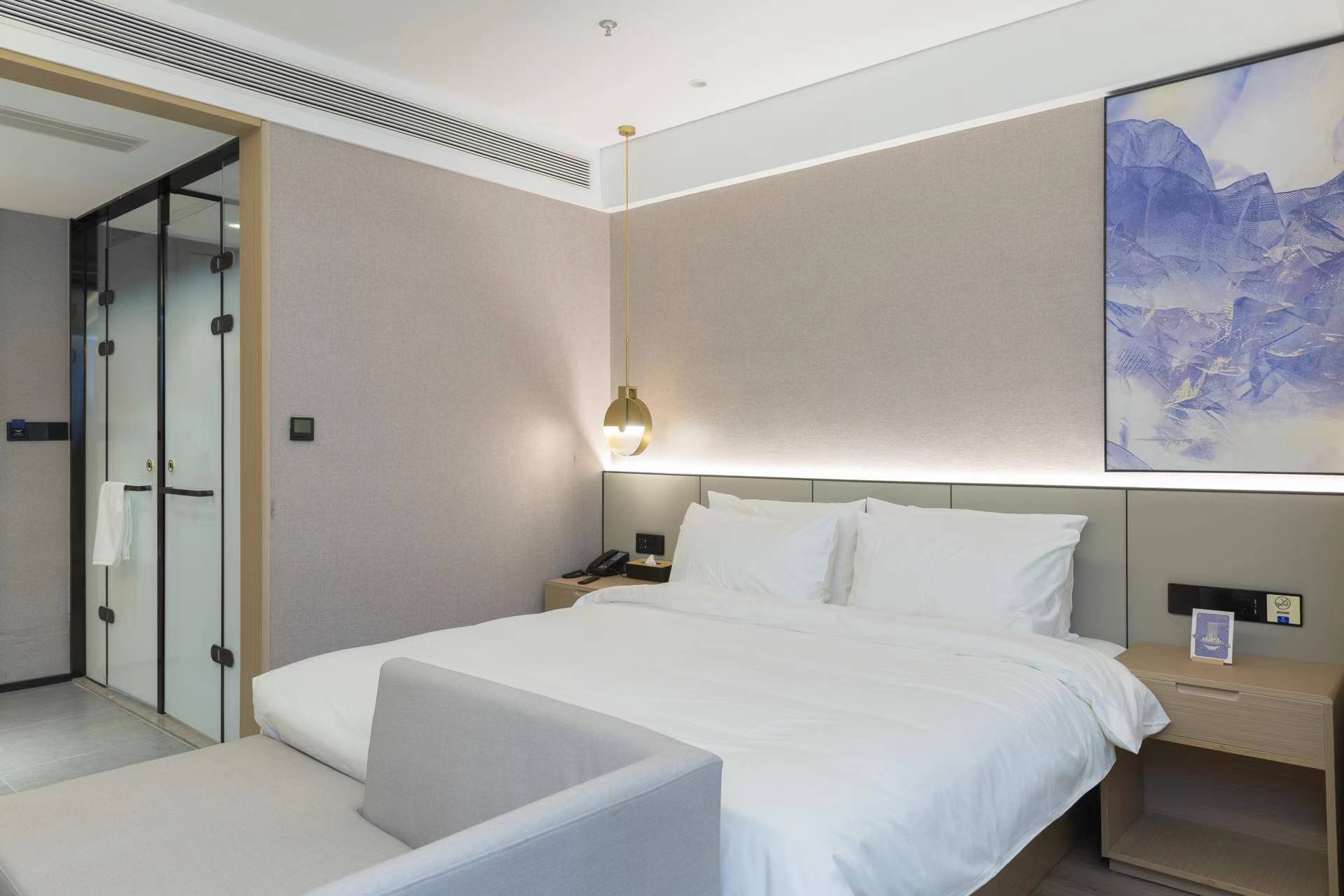 豪华大床房（可投屏55寸电视+喜临门床垫+自助洗衣）