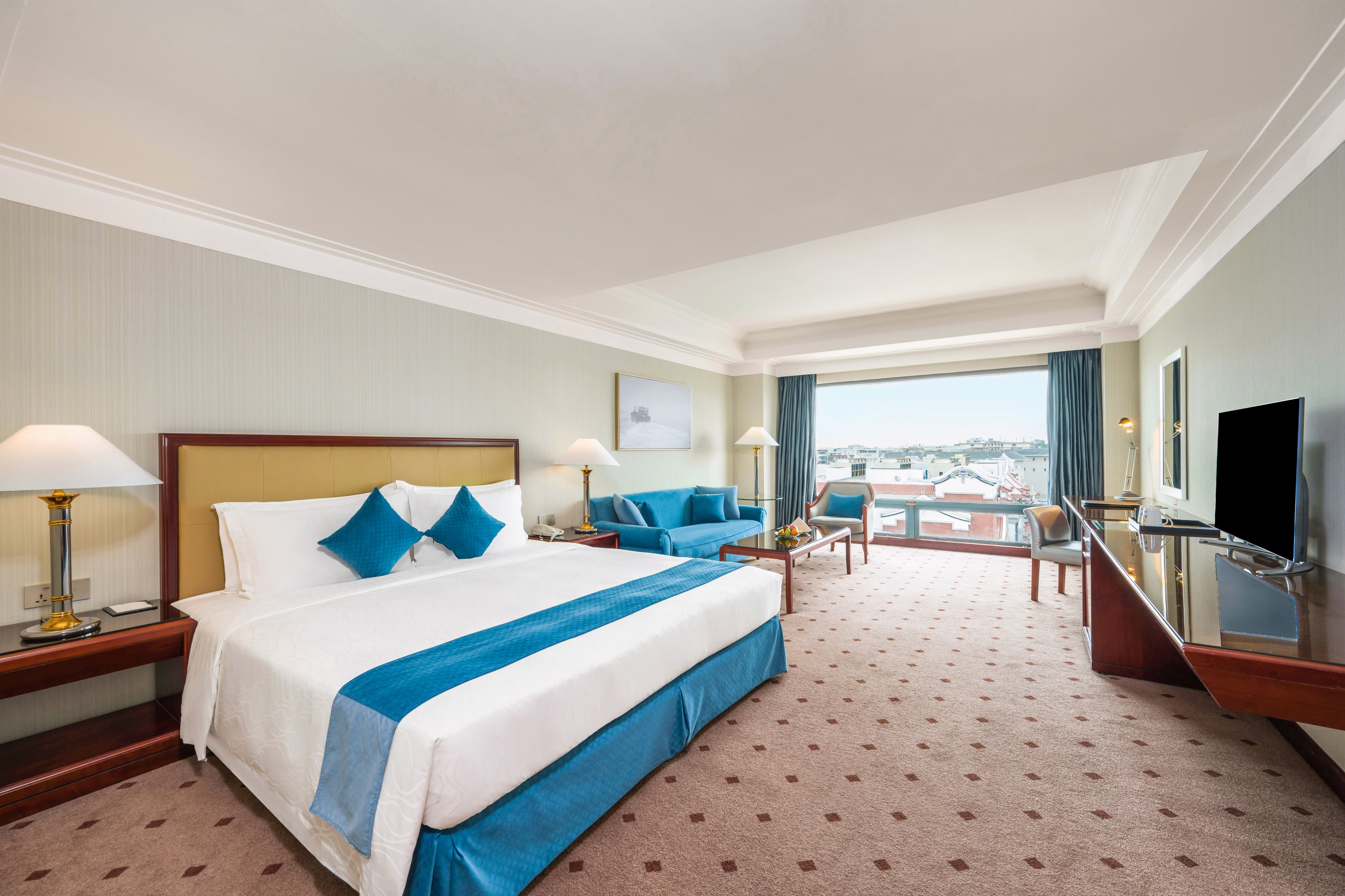 豪華大床房 大落地窗