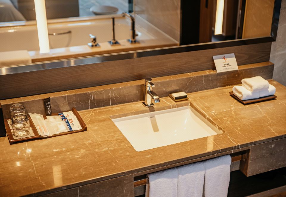 Sheraton Guangzhou HotelPremier Deluxe Twin Room