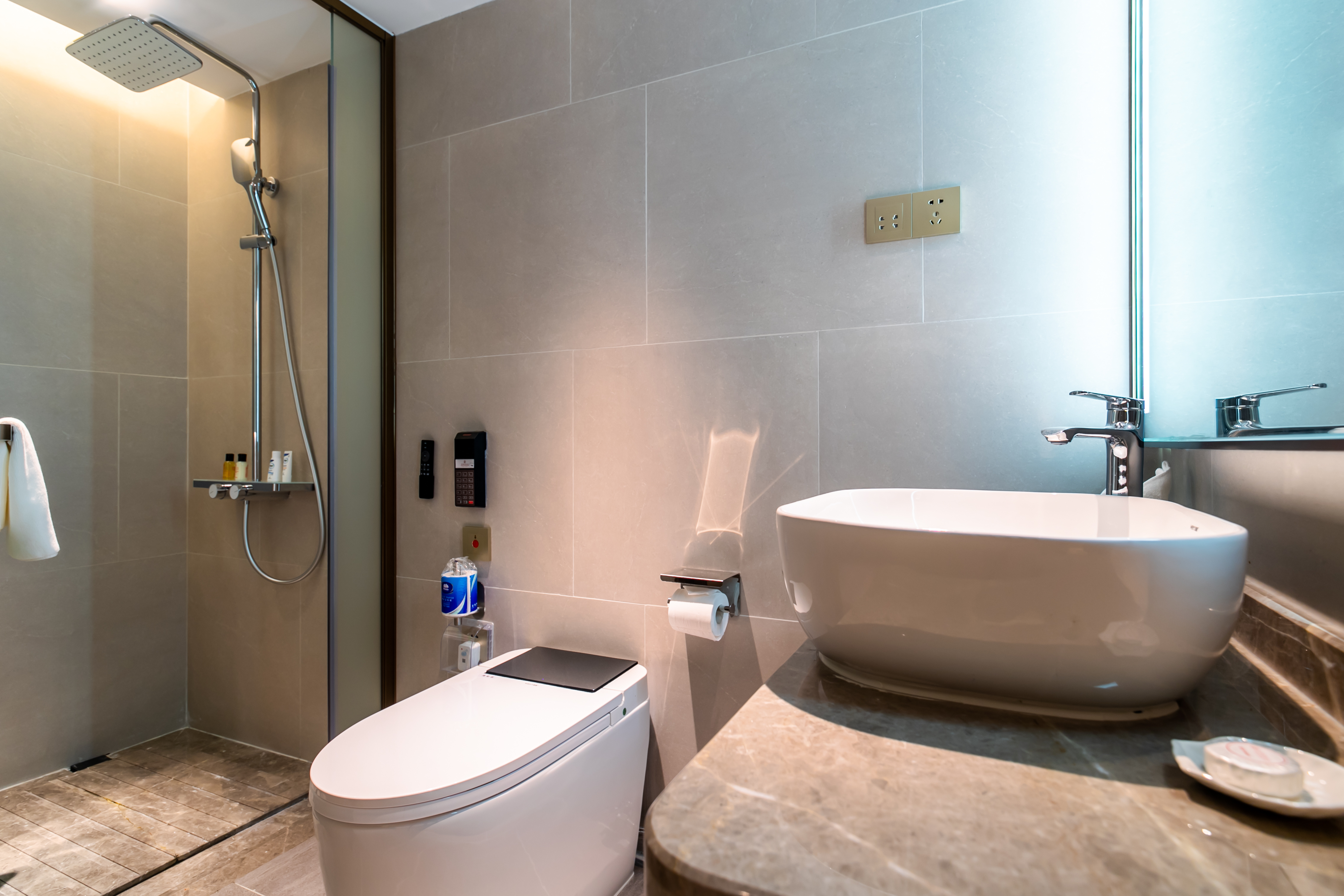 Landmark International Hotel(East Railway Station Tianhe Sport Center Branch)智能健康大床房（小度智能客控+敏飞洗护用品）