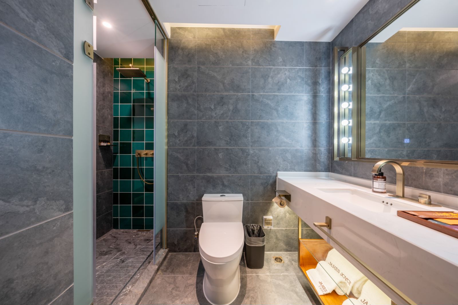 啡凡海景双床房（投屏+侧面看海）