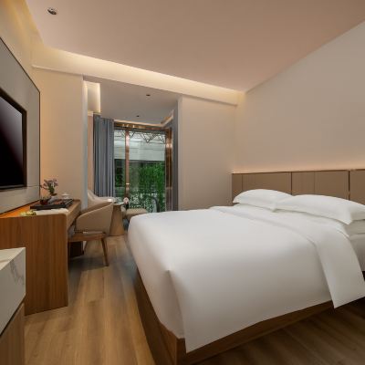 【商旅智居】高級大床房·辦公桌椅+落地窗 花城中心飯店（廣州體育中心林和西地鐵站店）優惠