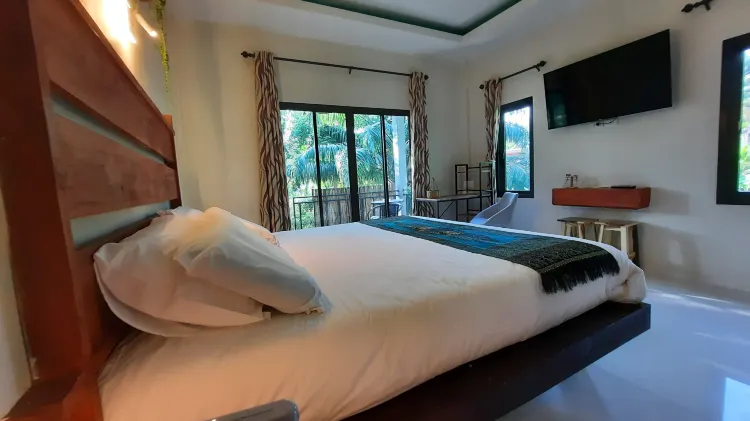 ห้องดีลักซ์วิวสระน้ำพร้อมมุมครัว