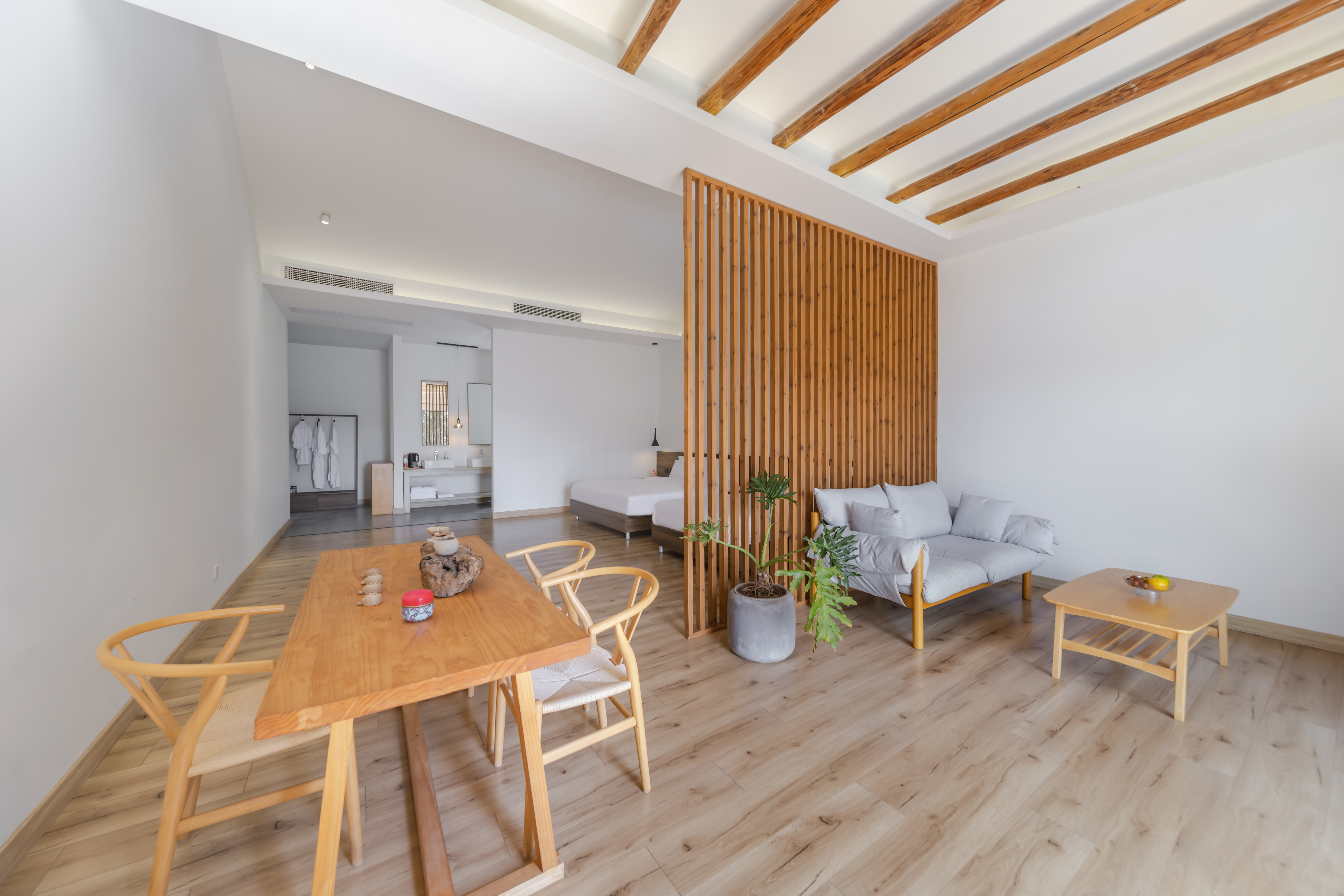 閲柏湖景亲子房