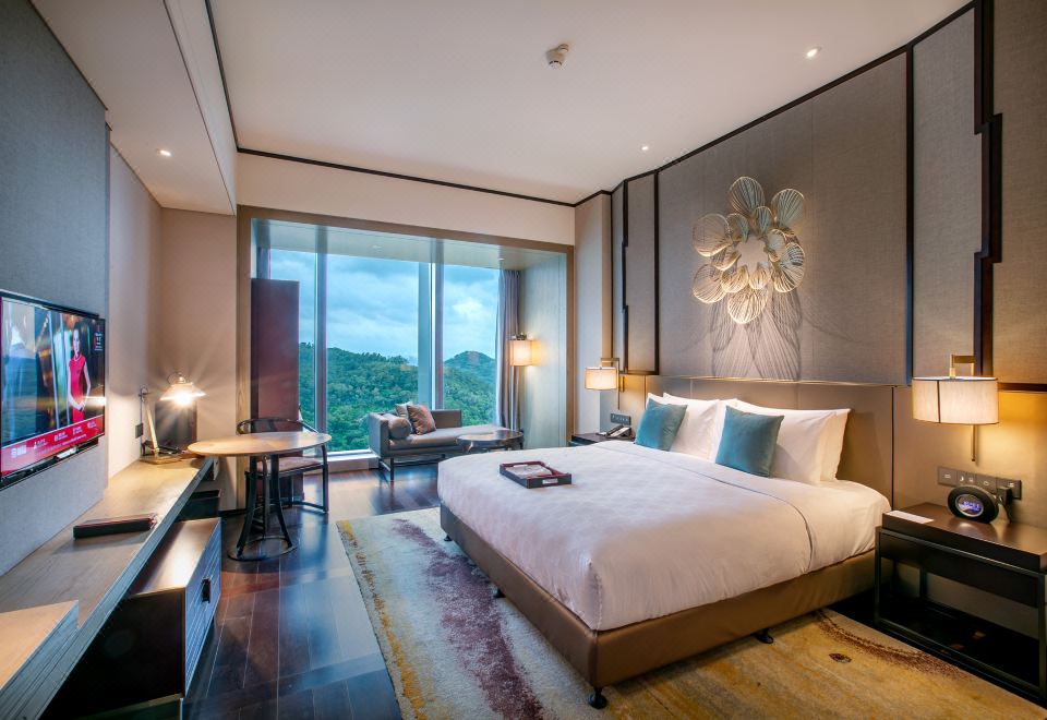 高级山景超大床房（饱览绿意大屏山景）