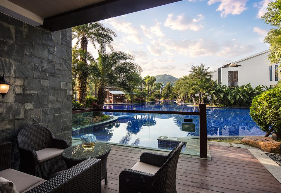 泳池别墅亲水家庭房