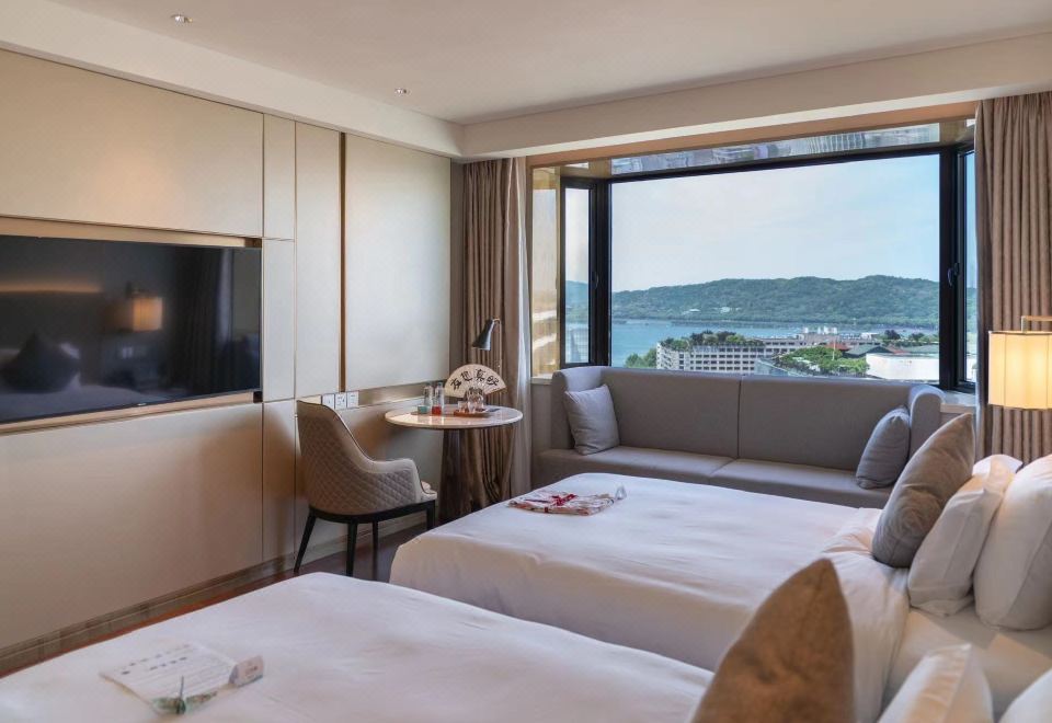 Friendship Hotel Hangzhou180° Full Lake View Executive Twin Room
