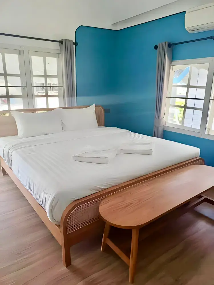 ห้องดีลักซ์เห็นวิวทะเลบางส่วน