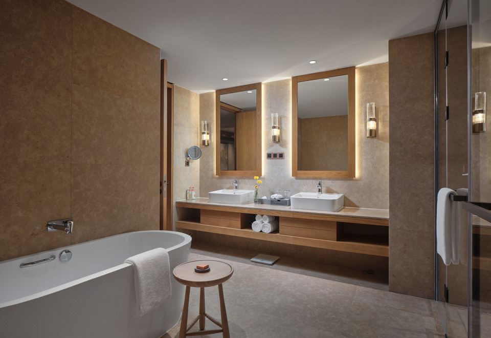 CROWNE PLAZA SHENNONGJIAGuestroom - 1-Bedroom, Mountain-View (Double Bed) (Living Room)