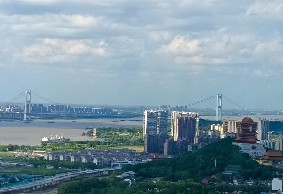 行政閨蜜江景大床房