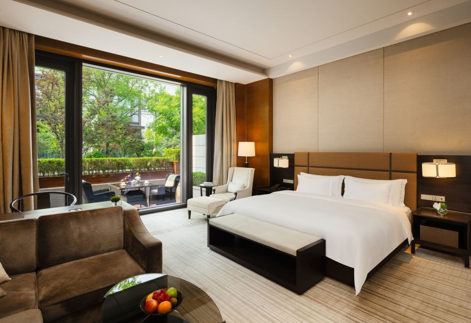 庭院豪华大床房