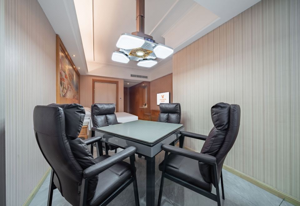 Vienna Hotel (Guan Hai Dian) Double Room (With chess & cards)