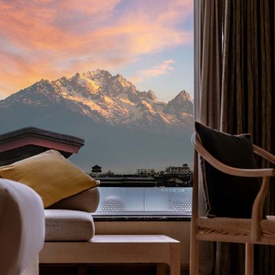 山語·雪山日出大床房【日照金山+輕膚浴袍+深睡床墊】 花築·麗江藏元雪山攬景飯店（古城大水車店）優惠