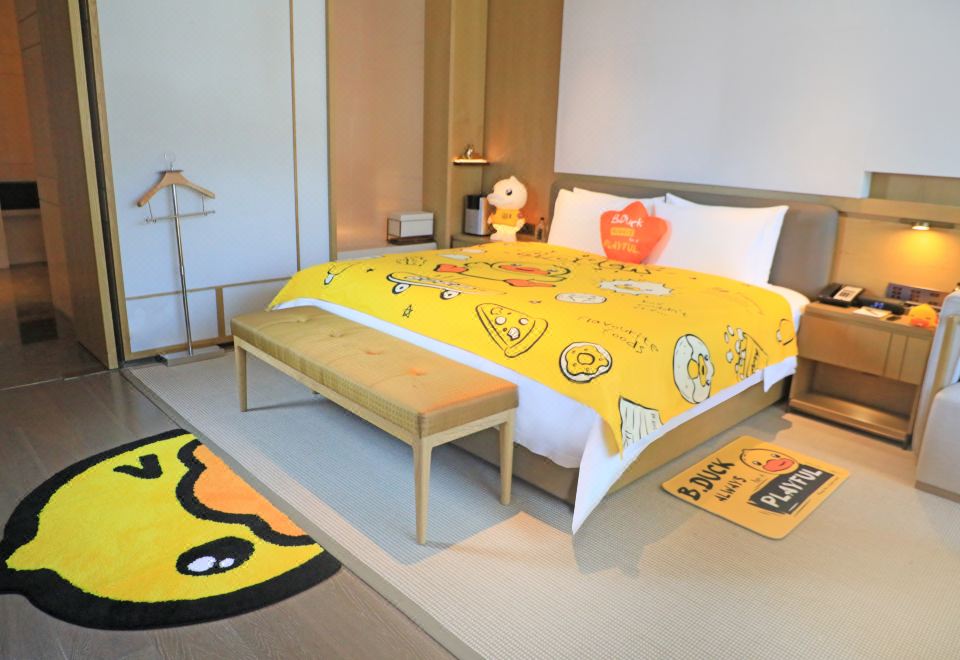 小黄鸭主题湖景套房