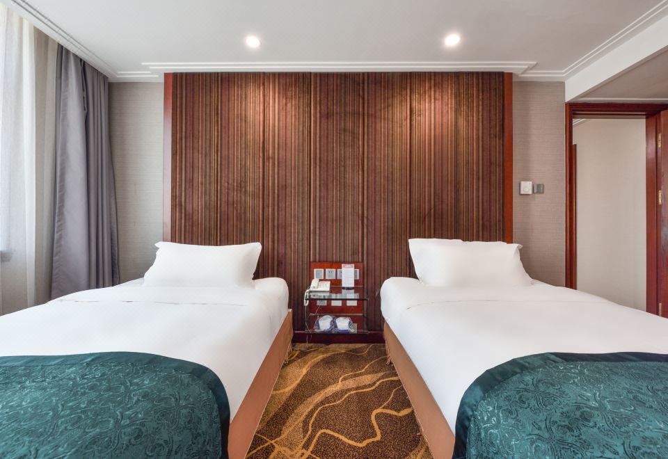 商务双床套房 | 独立会客区+深睡床品+mini冰箱