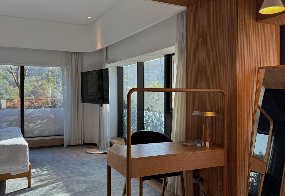 花園行政雙臥套房+2室1廳3衞+戶外露臺+宜人山色