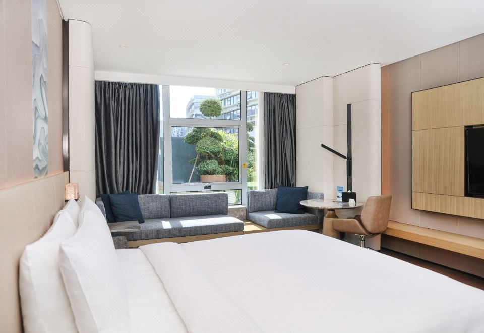 Courtyard by Marriott Shenzhen NorthwestGarden-View King Bed