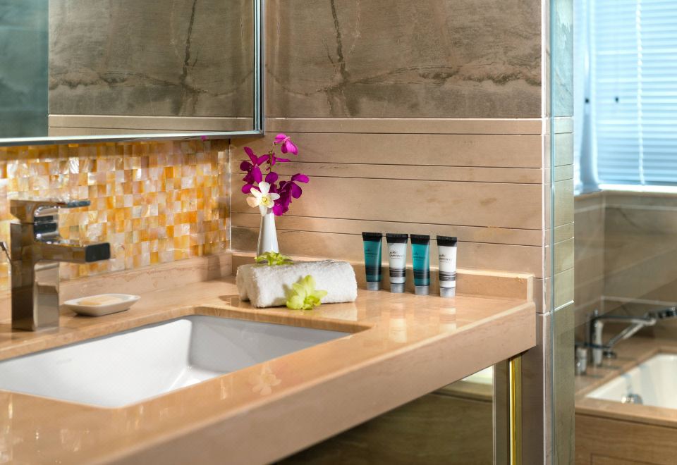 Oakwood Hotel & Residence SuzhouDeluxe 2-Bedroom Apartment Lake View