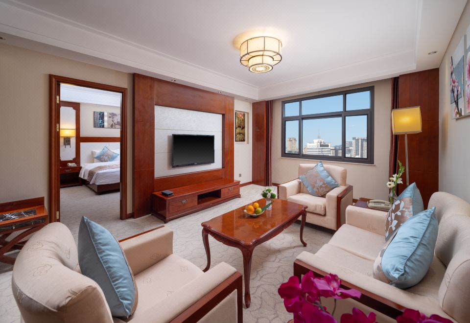 商务套房「眺望城市天际线+独立会客厅+休闲沙发组合」