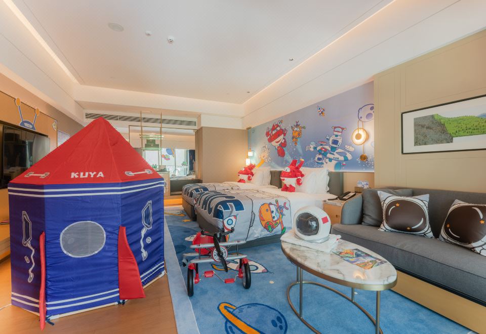 酷芽超級飛俠太空湖景雙床房