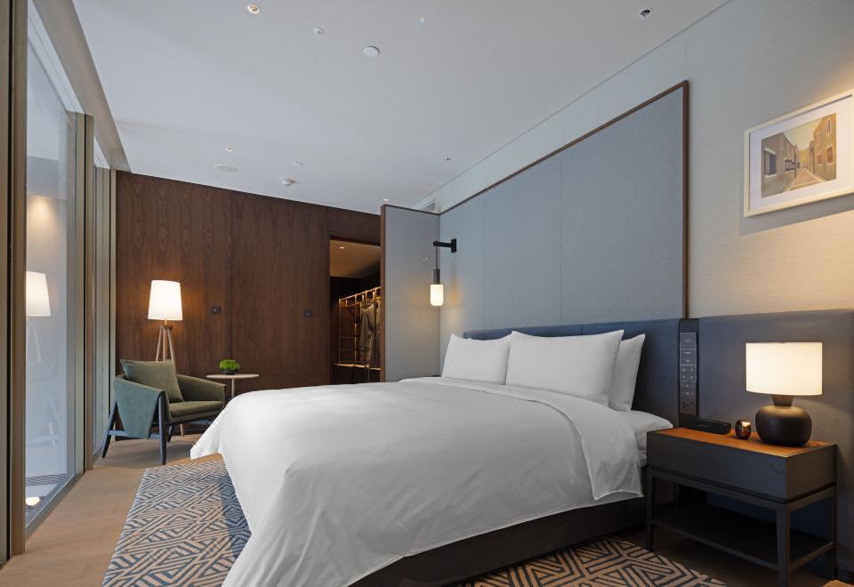 复式套房（尊享超大浴缸+城景大阳台+戴森吹风机）